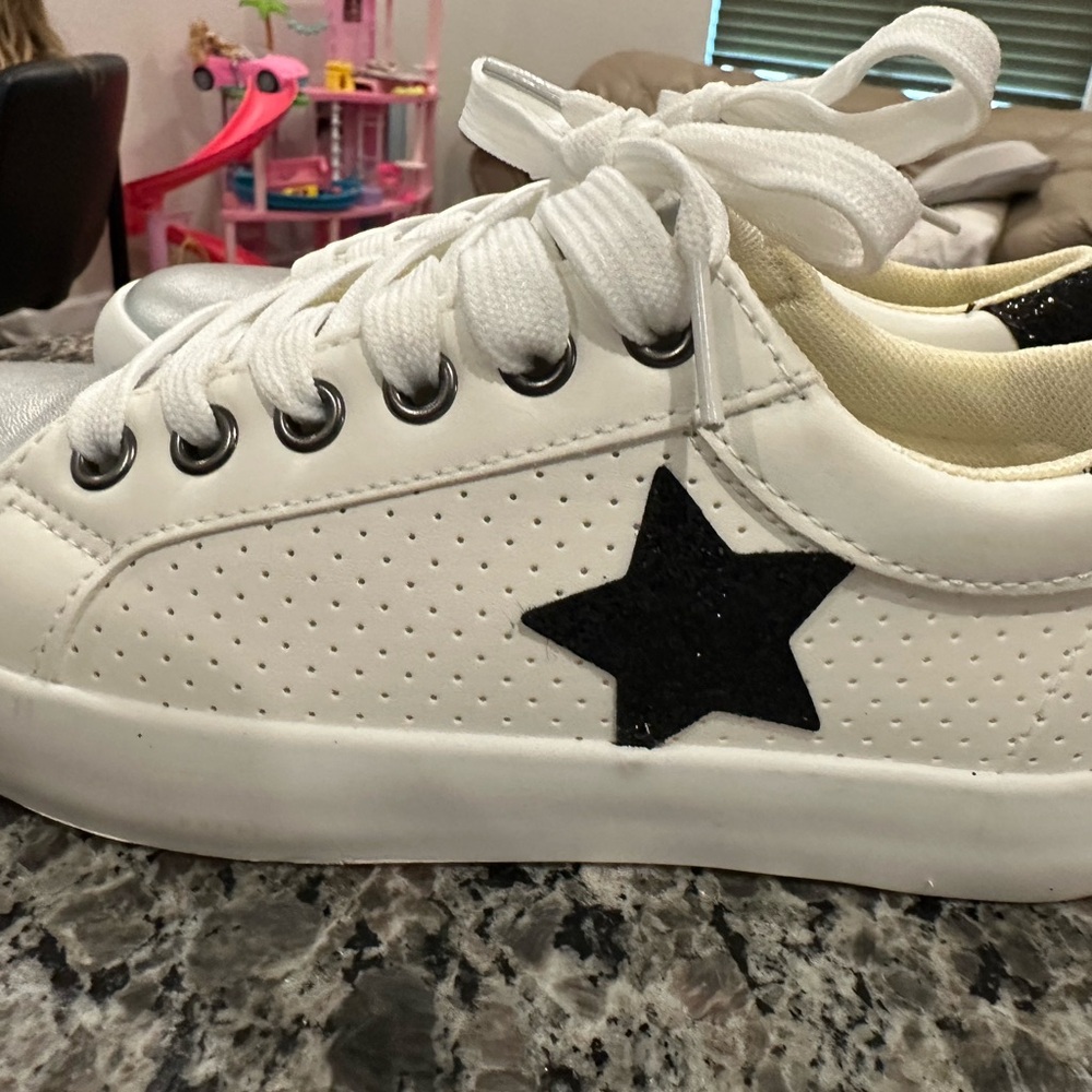 EUC FabKids White Sneakers with sequin Black Star - Picture 4 of 13